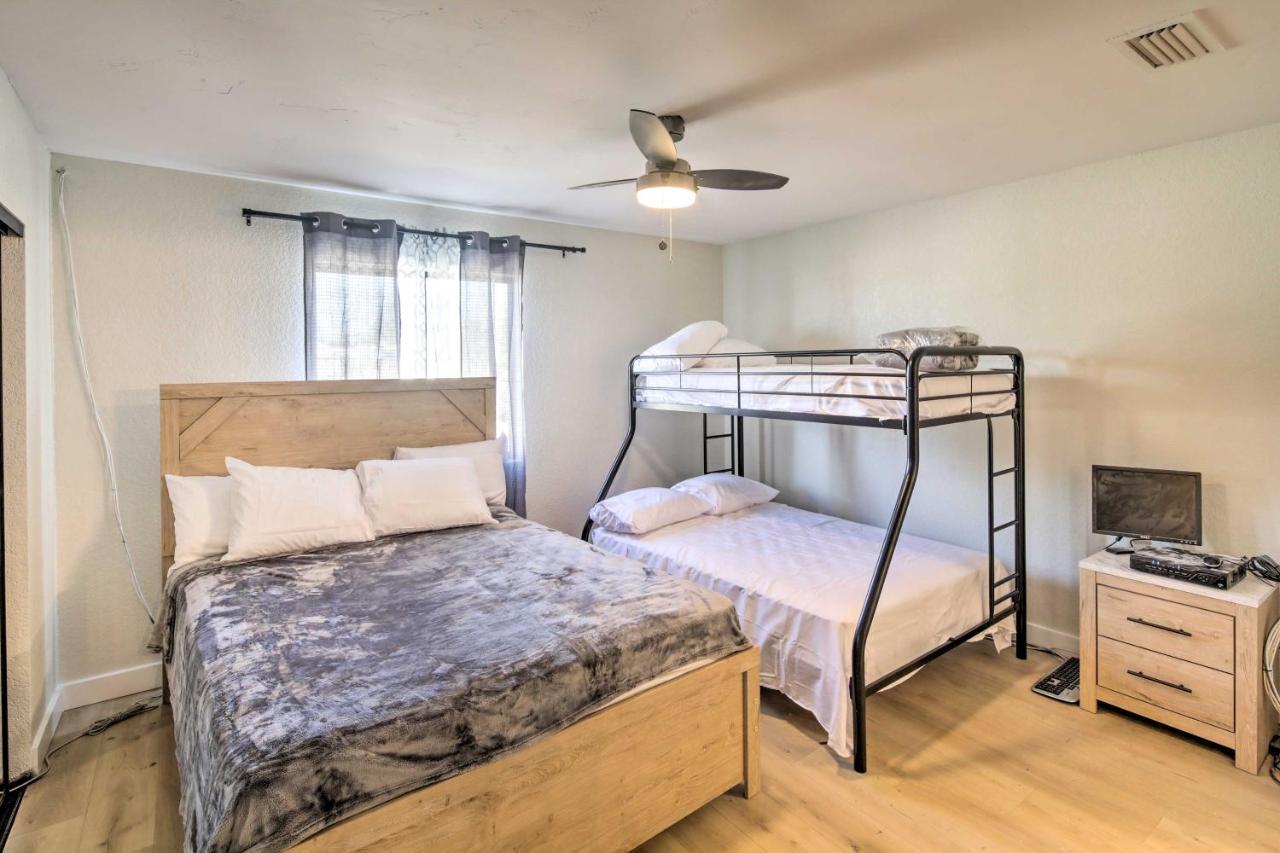 Modern Havasu Retreat And Mountain Views! Holiday home