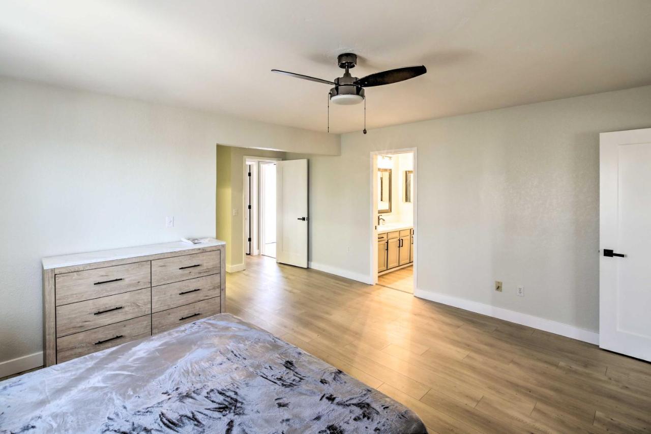 Modern Havasu Retreat And Mountain Views!