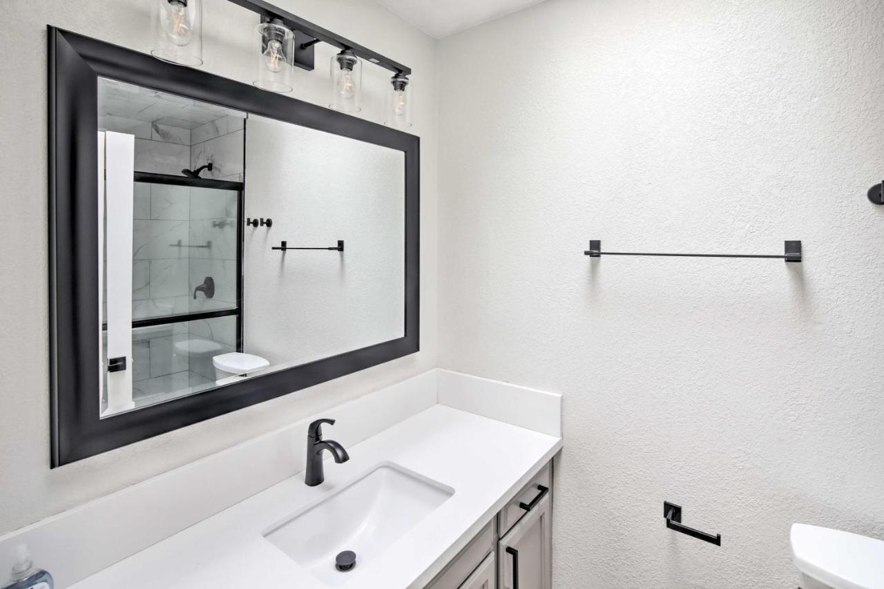 Modern Havasu Retreat And Mountain Views! Holiday home *
