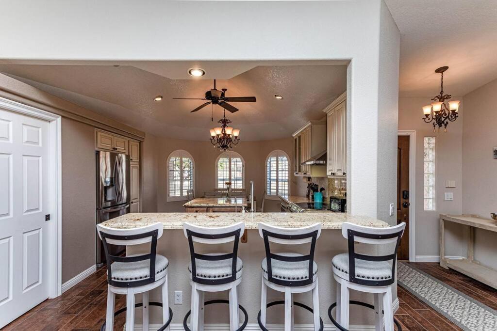 Style Living W/ Pool, Spa, Games Holiday home Lake Havasu City