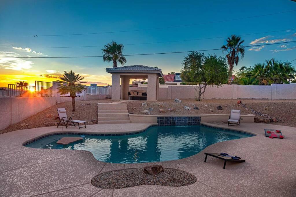 Style Living W/ Pool, Spa, Games *