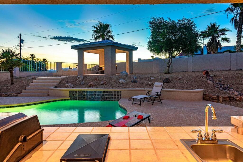 Style Living W/ Pool, Spa, Games *