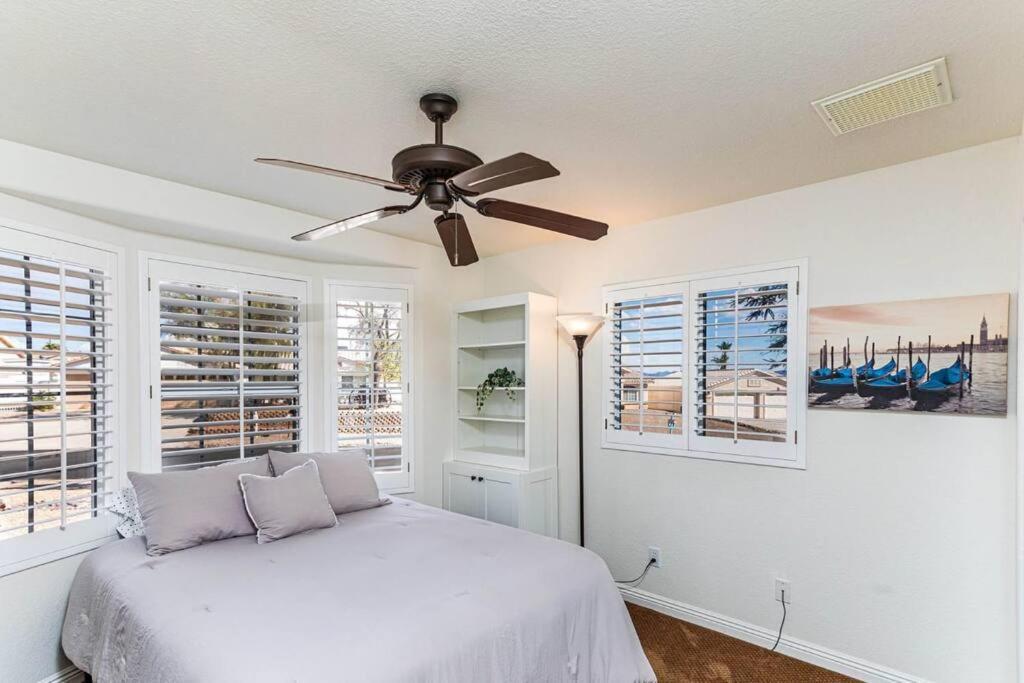 Style Living W/ Pool, Spa, Games Holiday home Lake Havasu City