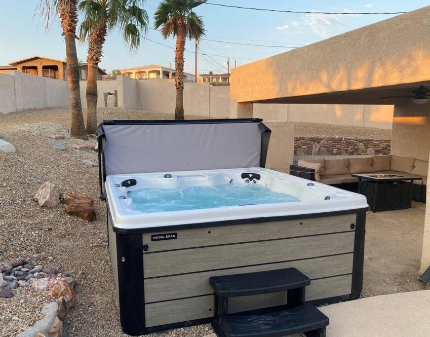 Holiday home Style Living W/ Pool, Spa, Games Lake Havasu City