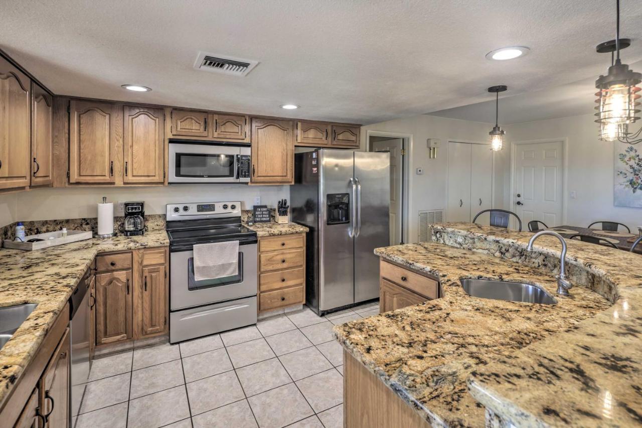 Idyllic Havasu With Private Pool, Pet Friendly! Holiday home Lake Havasu City