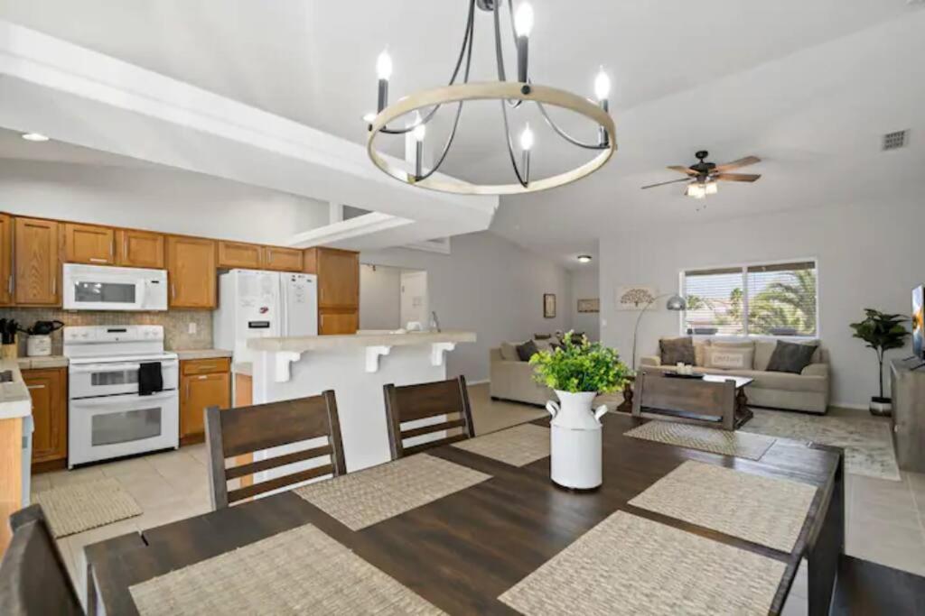 Playpool Oasis-pool, Spa, Garage, Great Views Villa *