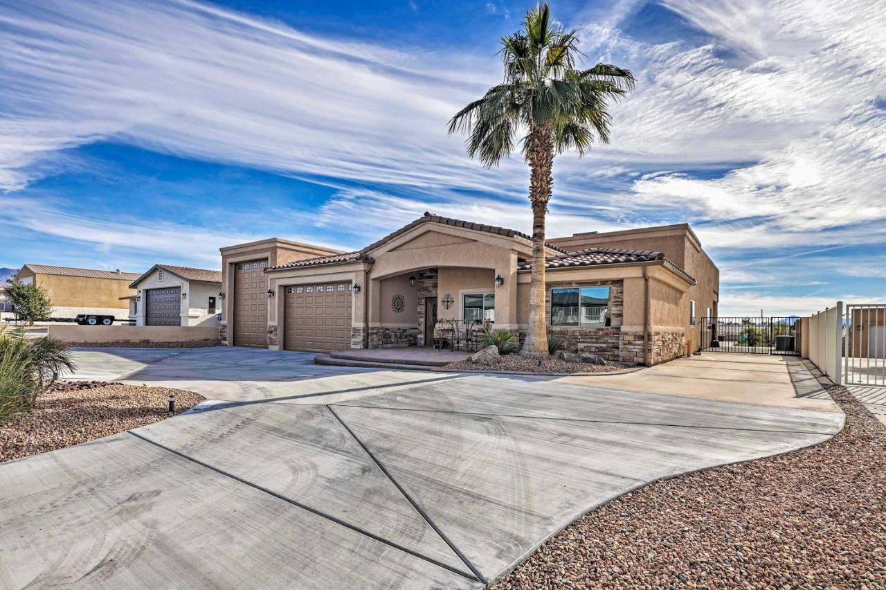 Holiday home Luxury Az Retreat With Views Of Havasu!