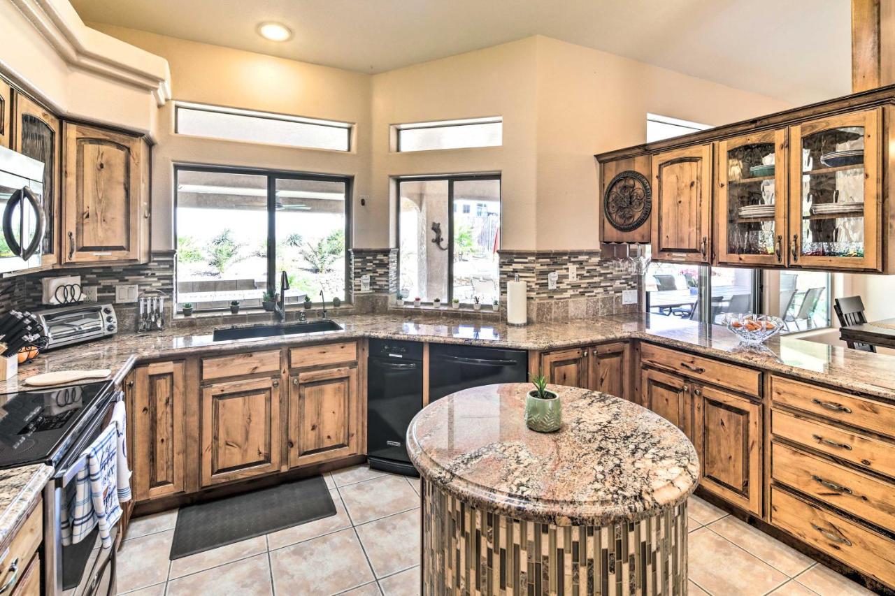 Heated Pool And Game Havasu Retreat Holiday home *