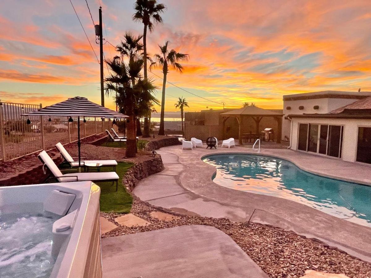Trendy Desert Getaway Pool, Spa, Game Holiday home *