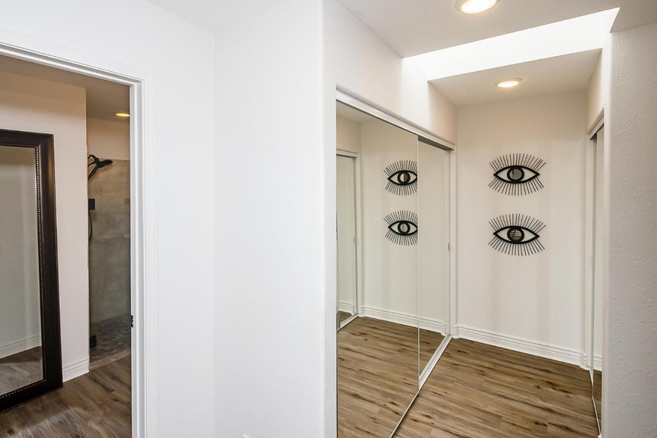 Holiday home Trendy Desert Getaway Pool, Spa, Game Lake Havasu City