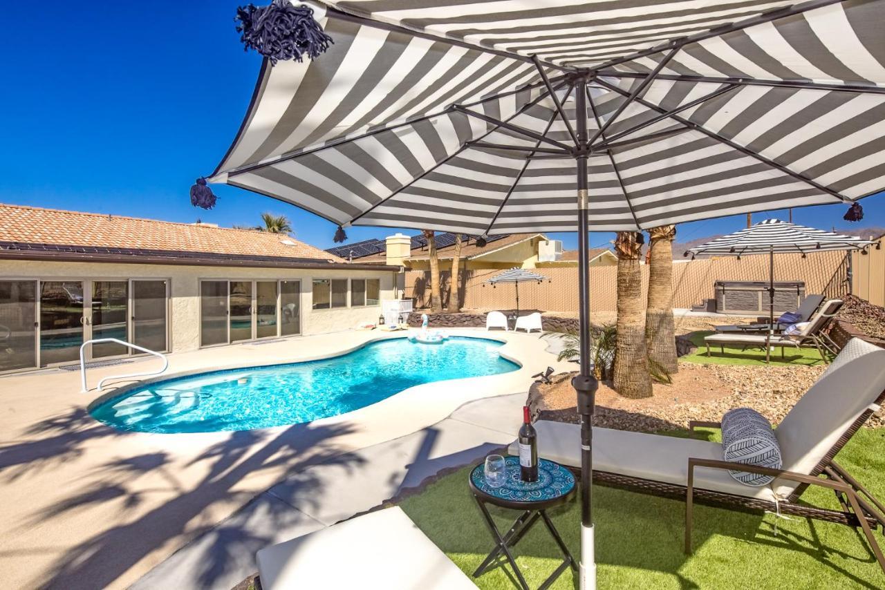 Holiday home Trendy Desert Getaway Pool, Spa, Game