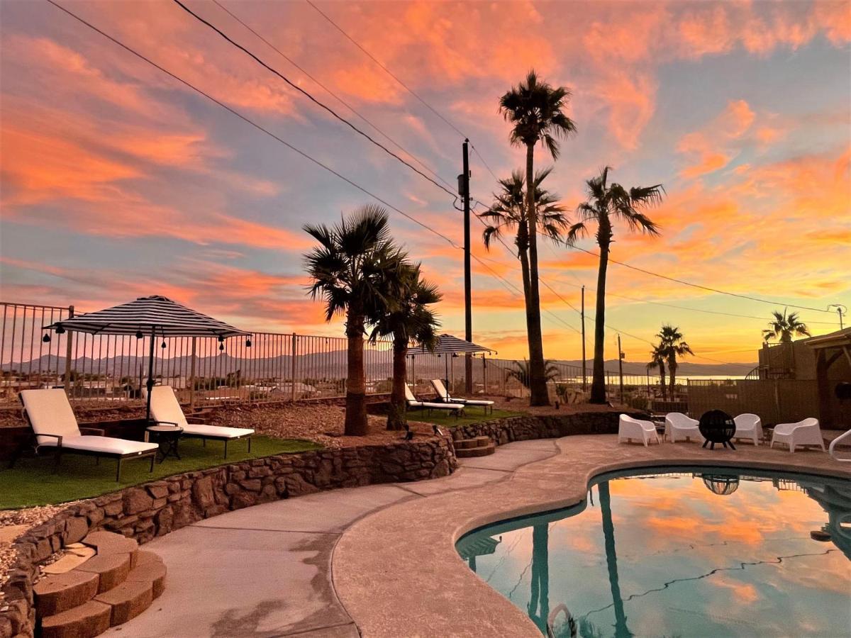 Trendy Desert Getaway Pool, Spa, Game Holiday home *