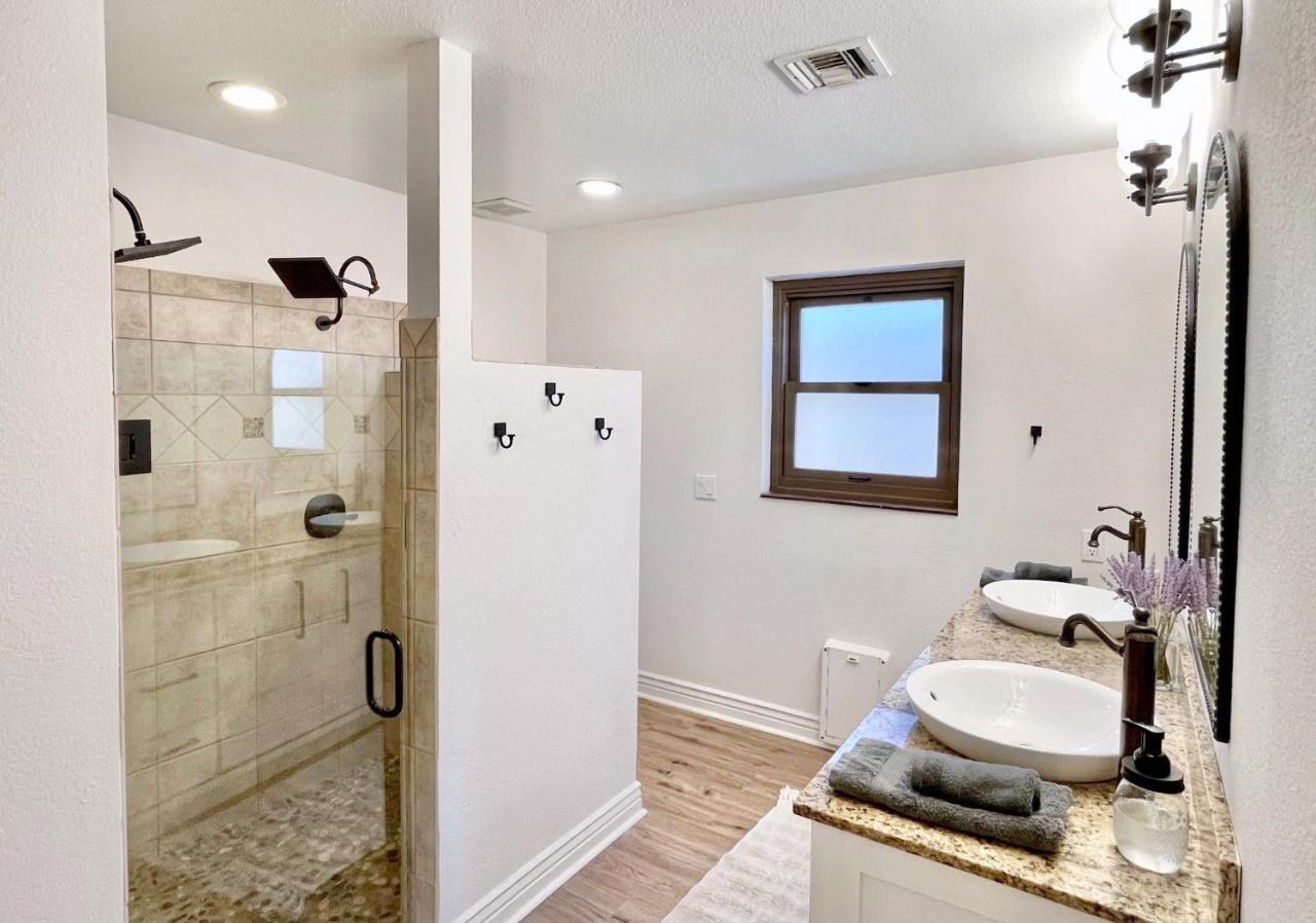 Trendy Desert Getaway Pool, Spa, Game Holiday home Lake Havasu City