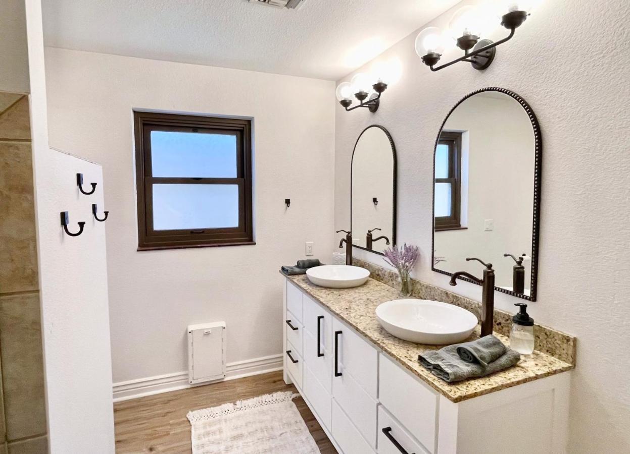 Trendy Desert Getaway Pool, Spa, Game * Lake Havasu City