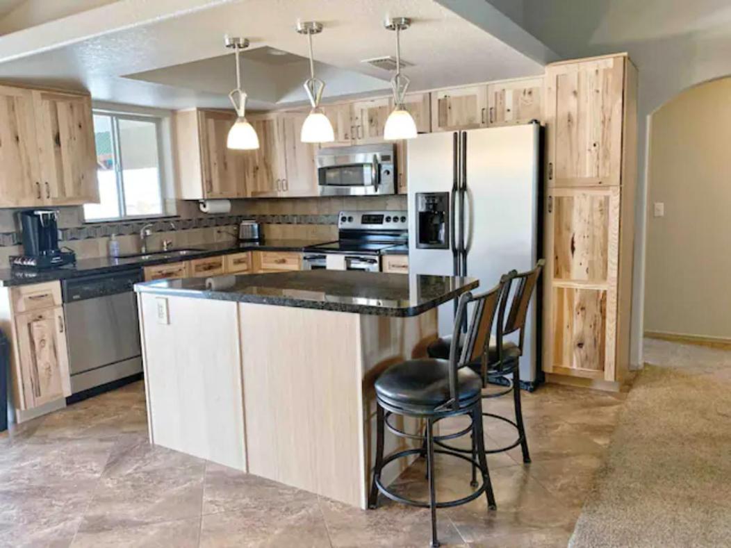 Villa Makin' Waves - Pool, Spa, Relaxing Getaway Lake Havasu City
