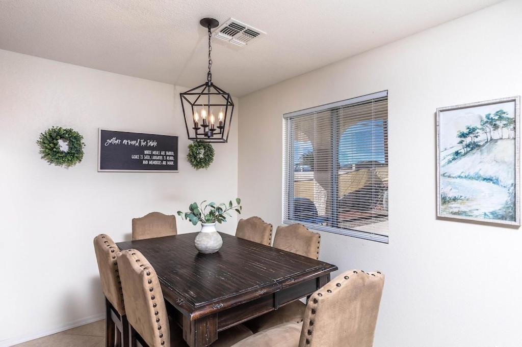 Relax And Unwind - Pool - New - Central - Spacious Villa Lake Havasu City