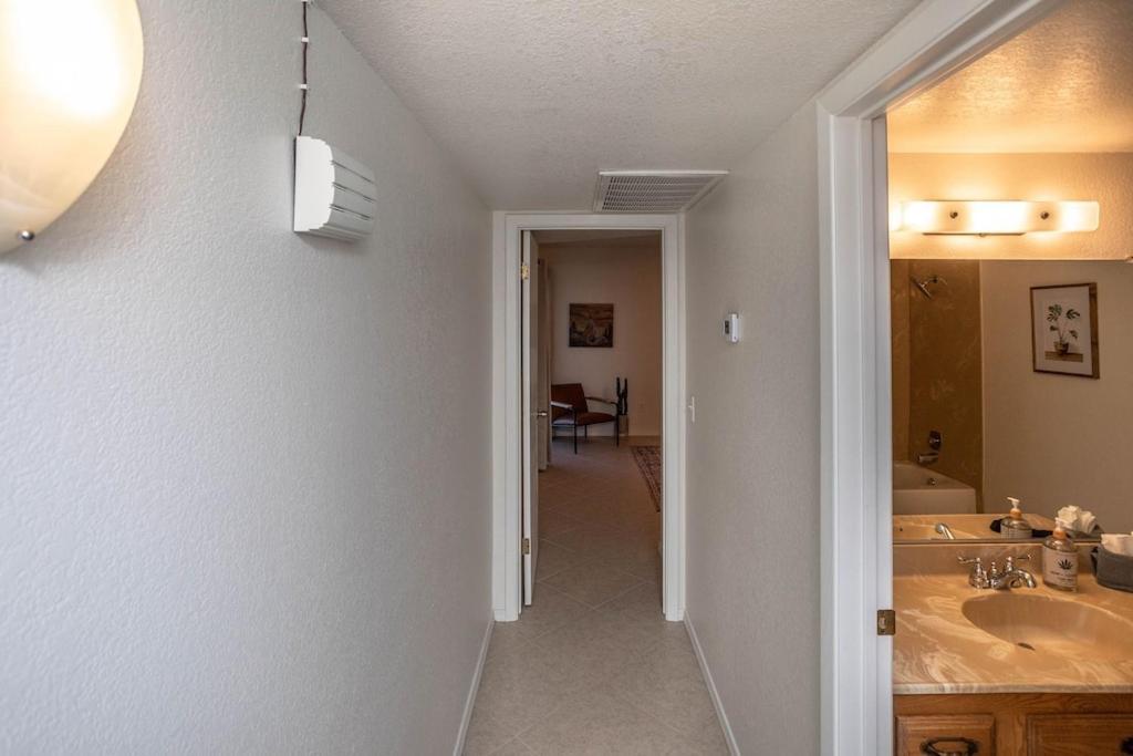 Relax And Unwind - Pool - New - Central - Spacious Villa Lake Havasu City