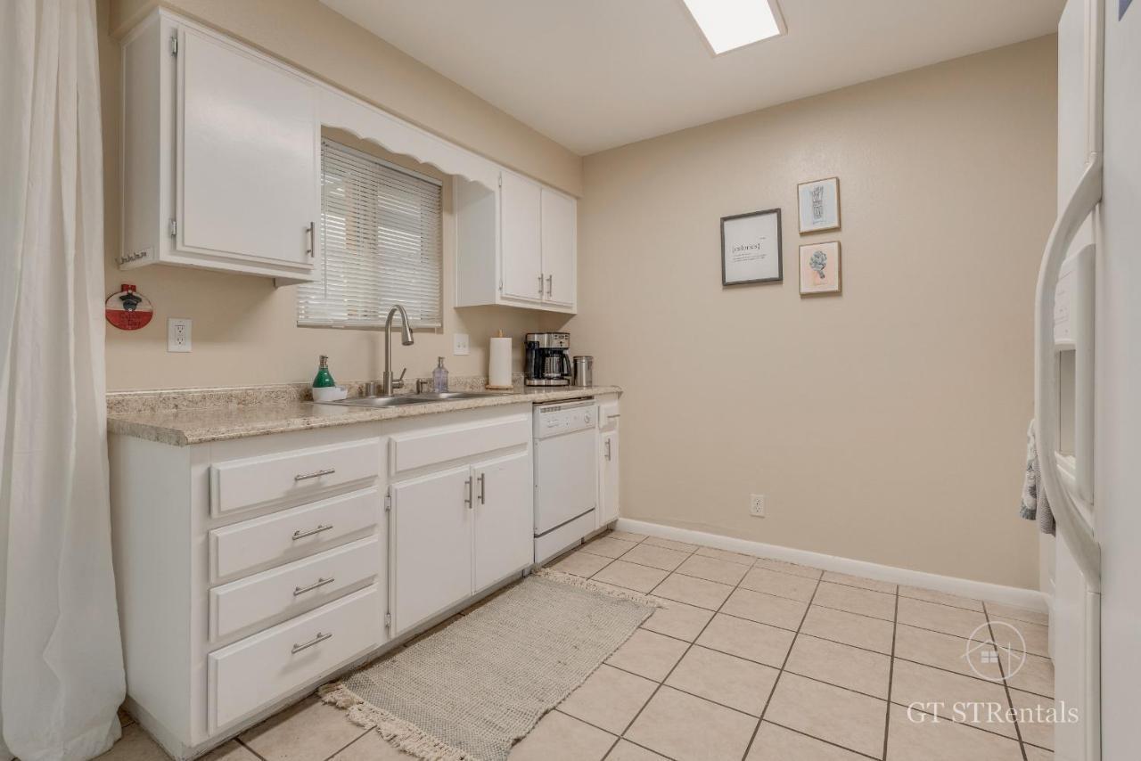 A Wave From It All - Pet & Family Friendly With Beautiful Views! Lake Havasu City