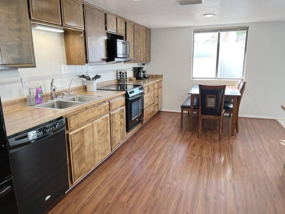Cheerful Pool Home-lowkey, 10min To Lake, Comfort Lake Havasu City