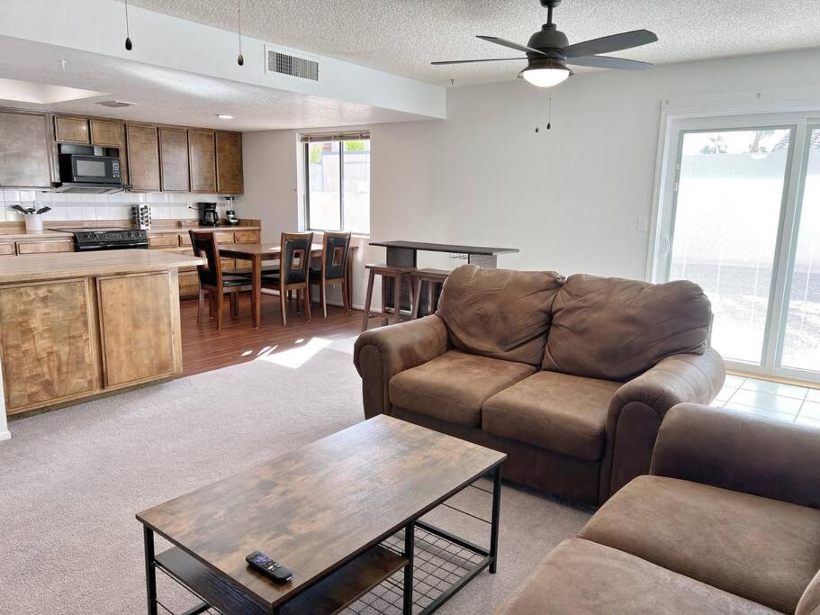 Cheerful Pool Home-lowkey, 10min To Lake, Comfort Lake Havasu City
