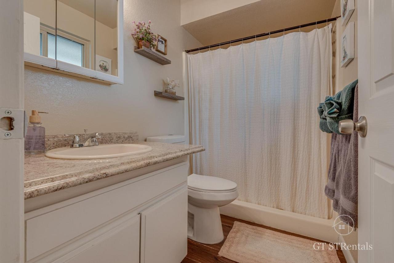 A Wave From It All - Pet & Family Friendly With Beautiful Views!