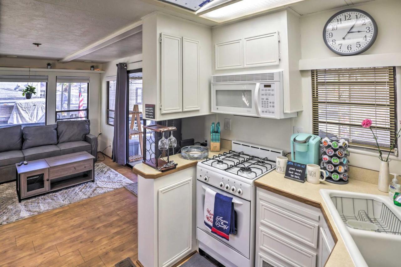 Cozy Havasu With Dock And Access!
