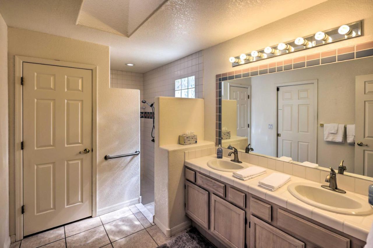 Beautiful Havasu Retreat With Hot Tub, Pet Friendly! Holiday home Lake Havasu City
