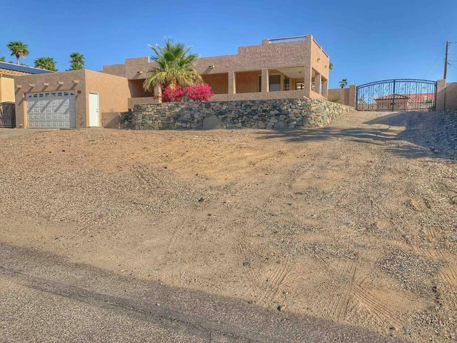 Ultimate Backyard-pool/spa. Slide. Lakeview. Ball Holiday home *