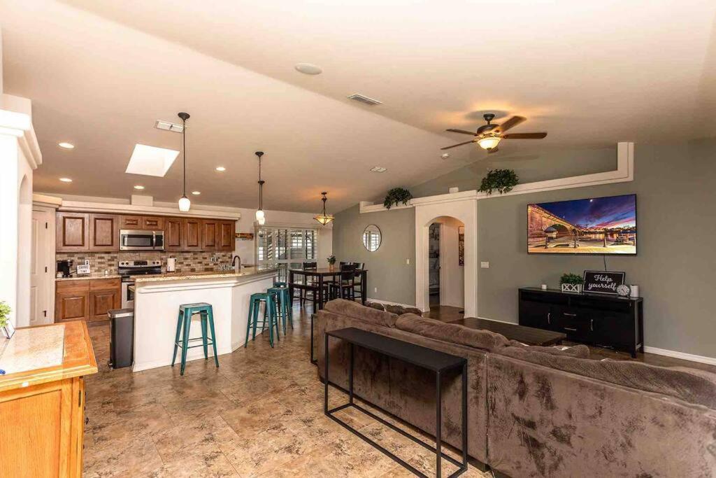 Holiday home Hot Tub . Spacious . Pets . . Boat Parking Lake Havasu City