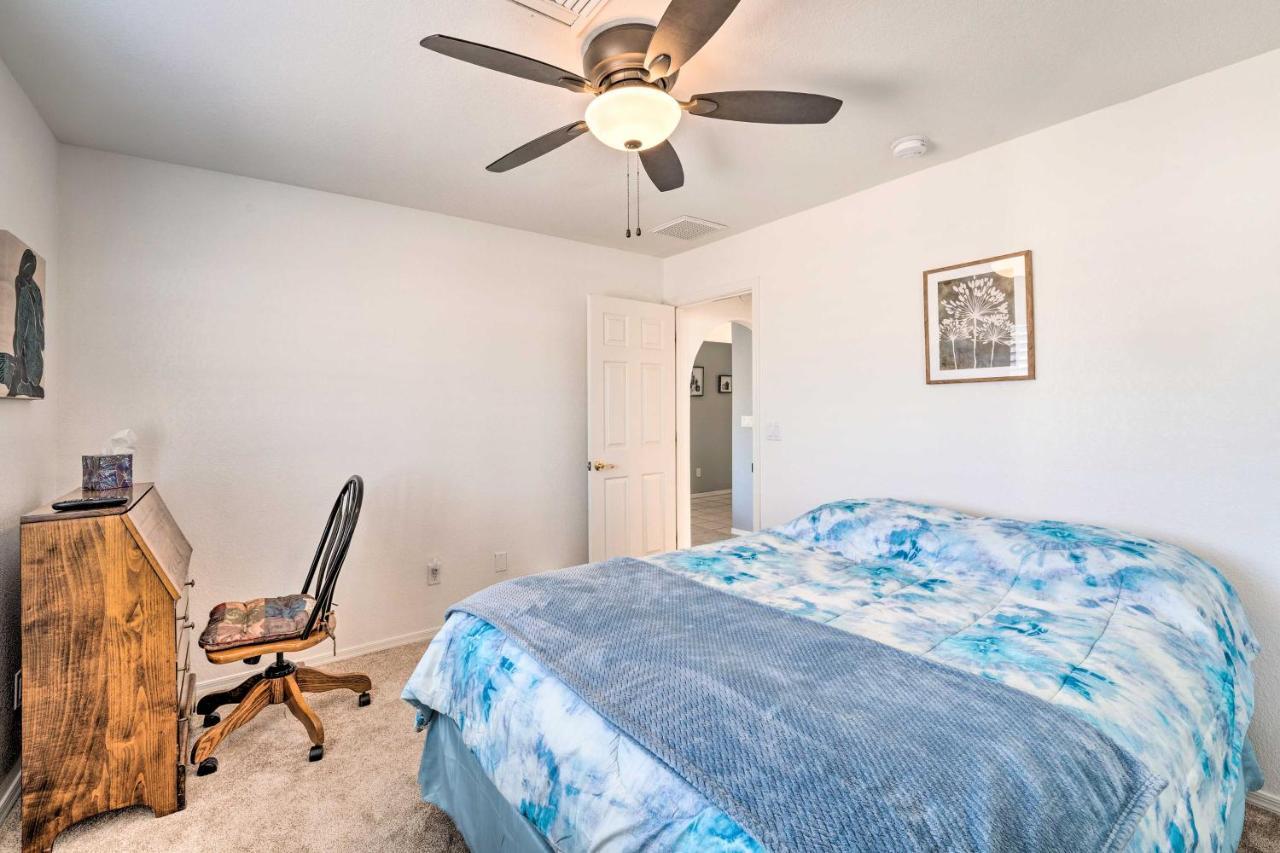 Holiday home Havasu With Patio And Fire Pit!