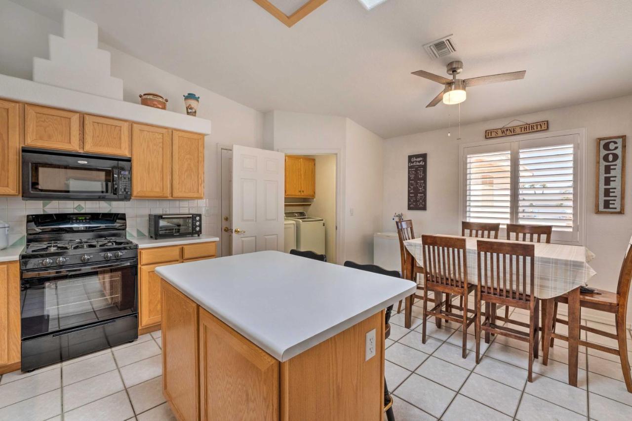 Holiday home Havasu With Patio And Fire Pit!