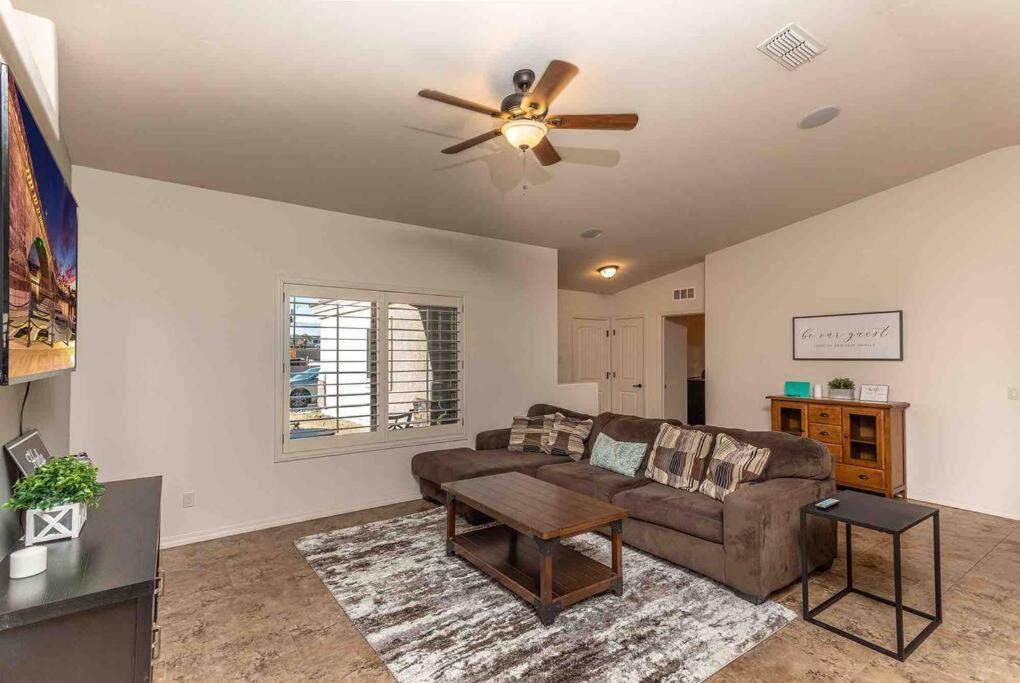 Hot Tub . Spacious . Pets . . Boat Parking * Lake Havasu City