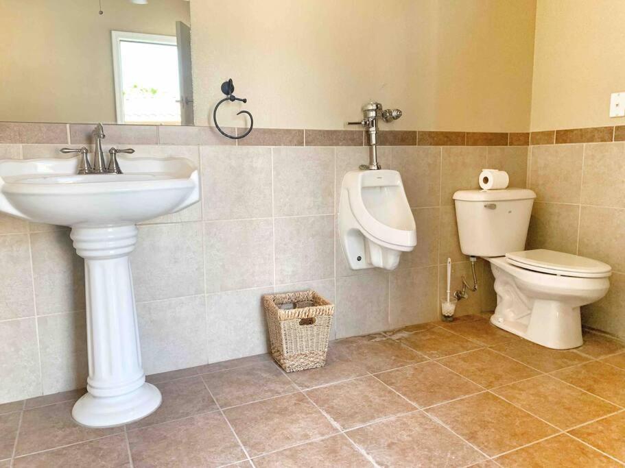 Ultimate Backyard-pool/spa. Slide. Lakeview. Ball Holiday home Lake Havasu City