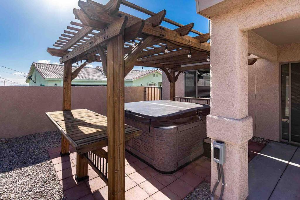 Hot Tub . Spacious . Pets . . Boat Parking