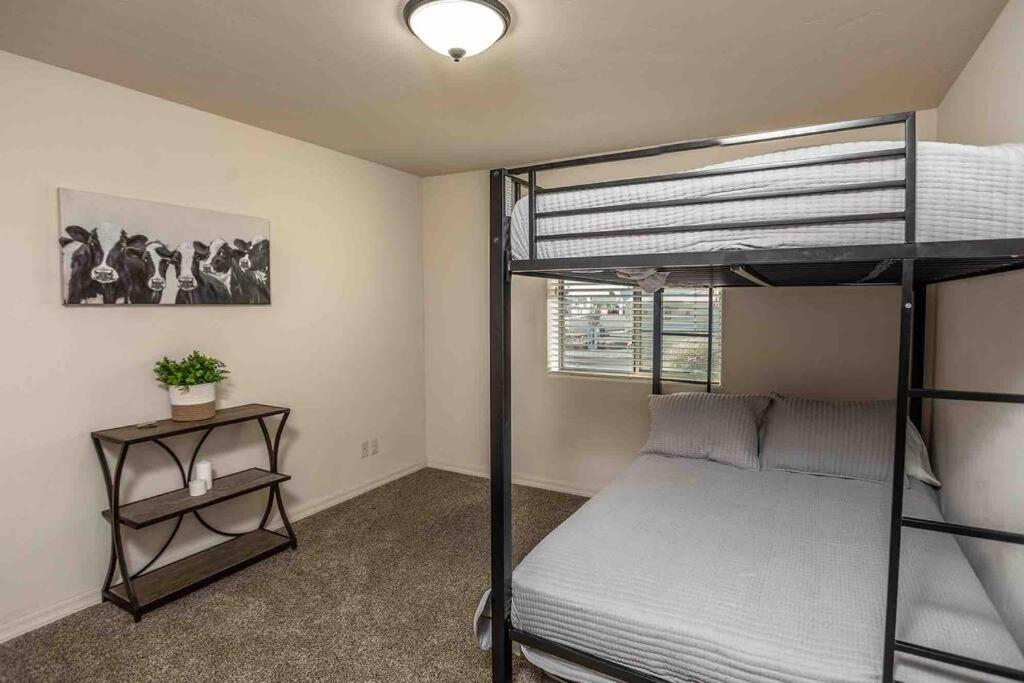 Hot Tub . Spacious . Pets . . Boat Parking * Lake Havasu City