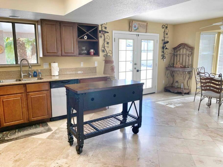 Ultimate Backyard-pool/spa. Slide. Lakeview. Ball * Lake Havasu City