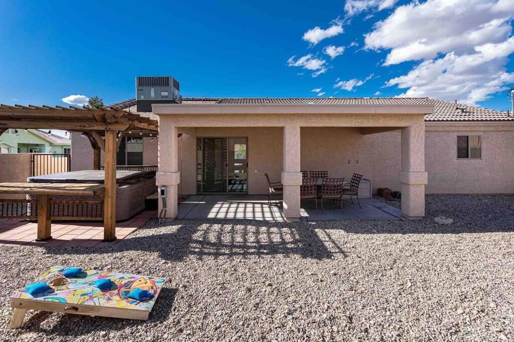 Hot Tub . Spacious . Pets . . Boat Parking Holiday home Lake Havasu City