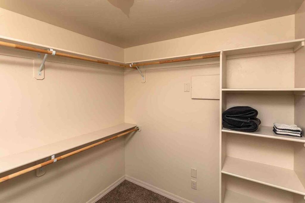 Holiday home Hot Tub . Spacious . Pets . . Boat Parking Lake Havasu City