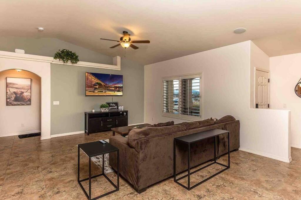 Holiday home Hot Tub . Spacious . Pets . . Boat Parking Lake Havasu City