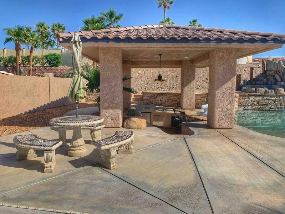 Ultimate Backyard-pool/spa. Slide. Lakeview. Ball