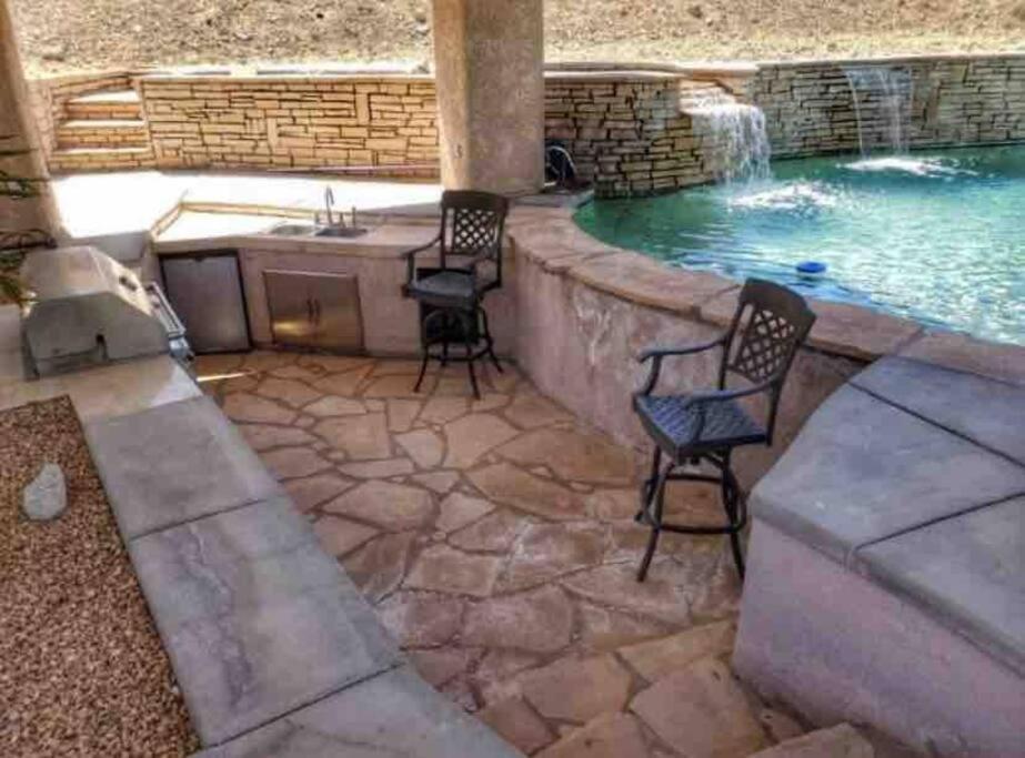 Ultimate Backyard-pool/spa. Slide. Lakeview. Ball Holiday home