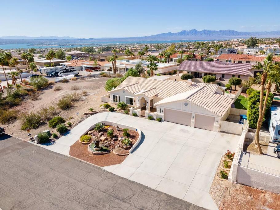 Grand Havasu Oasis With Custom Pool & Spa!