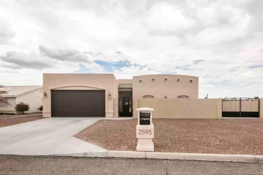 Holiday home Havasu Retreat! Pool, Spa, Gym & View Lake Havasu City