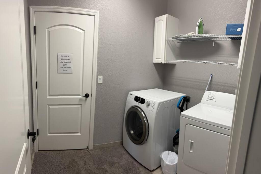 Havasu Retreat! Pool, Spa, Gym & View Lake Havasu City