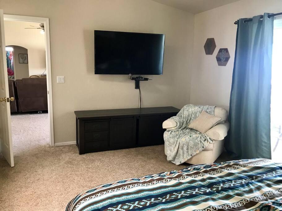 Private View On The Side Of 95! Sleeps 16 * Lake Havasu City