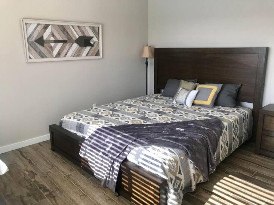 Private View On The Side Of 95! Sleeps 16 Holiday home Lake Havasu City