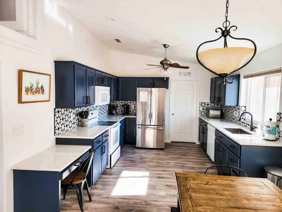 Private View On The Side Of 95! Sleeps 16 Lake Havasu City