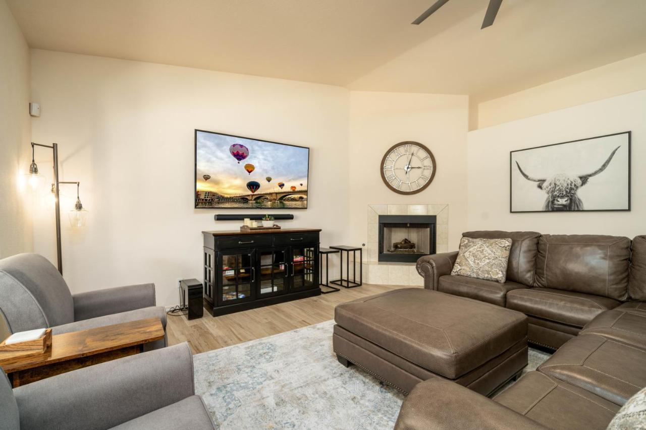 Grand Havasu Oasis With Custom Pool & Spa! Holiday home Lake Havasu City