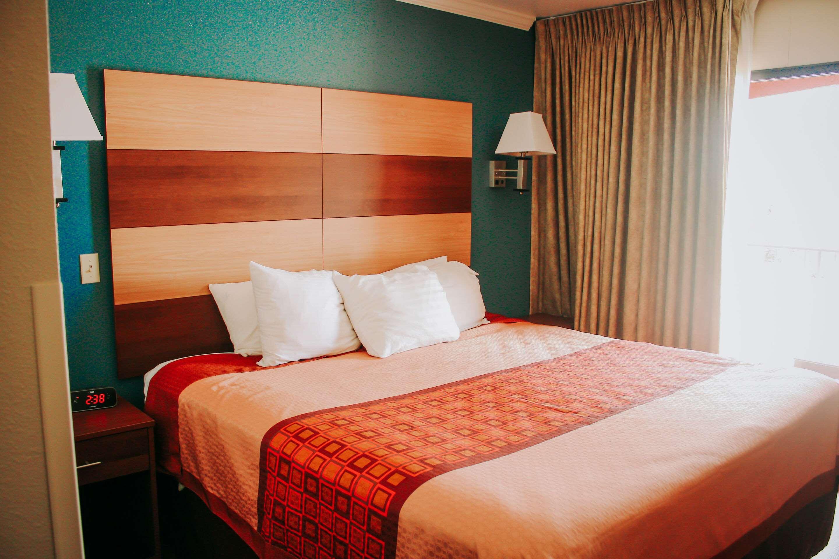 Rodeway & Hotel 3*
