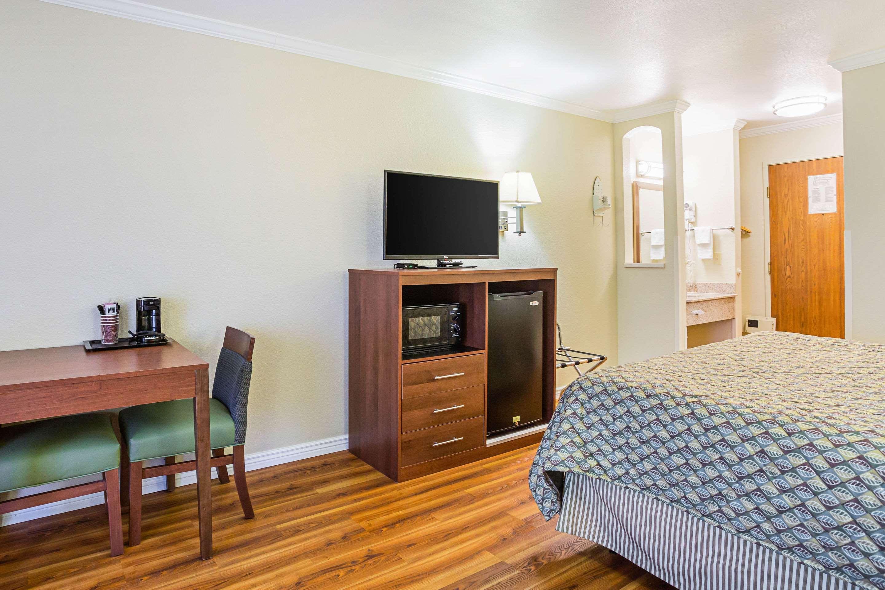 Hotel Rodeway &